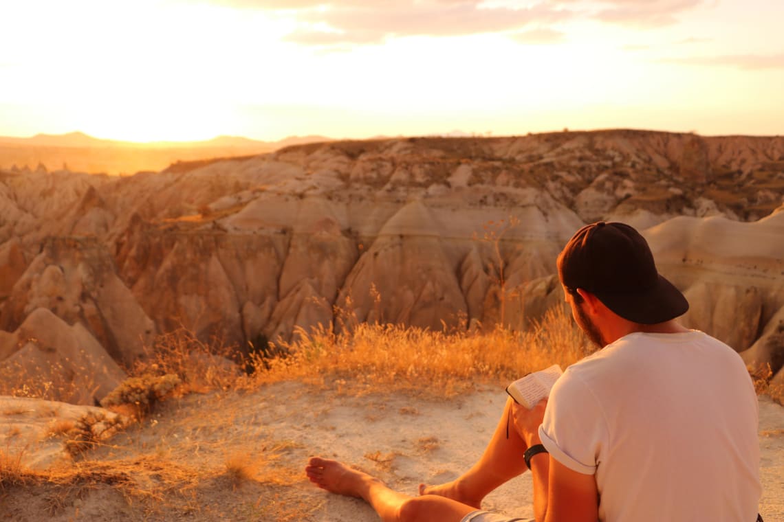 Eme The Globetrotter writing in Cappadocia at sunset